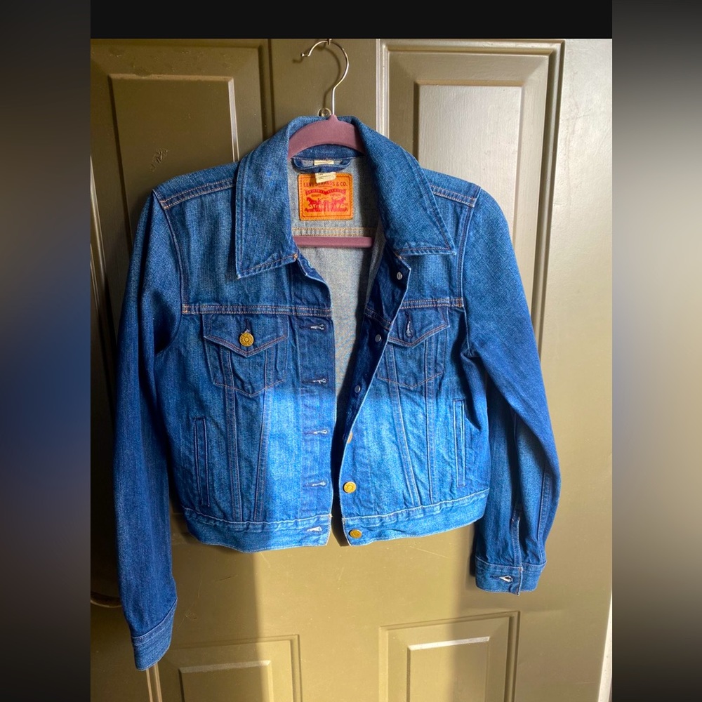 Womens size small Levi Strauss Jean jacket.